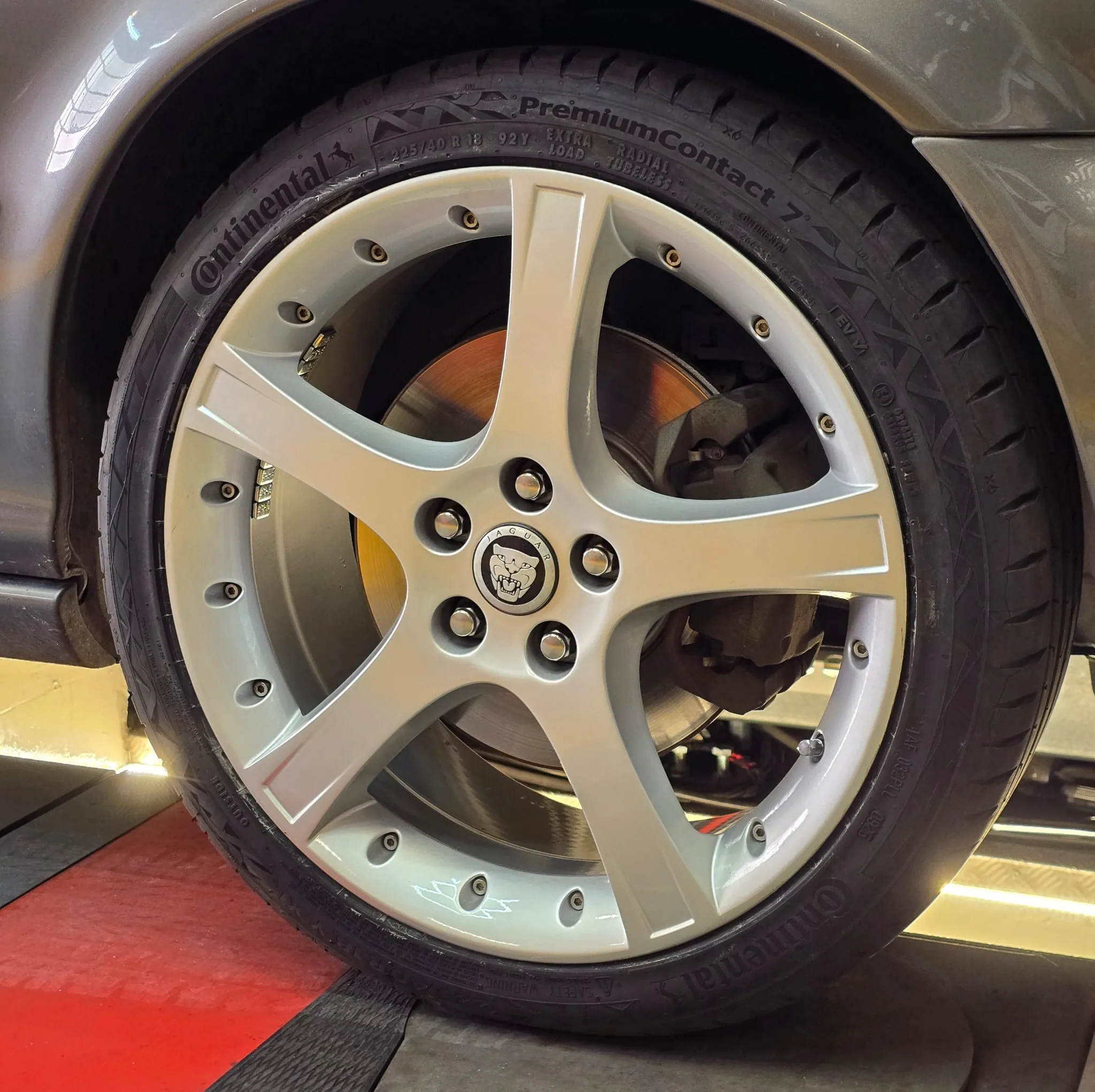 Jante Jaguar reparada
